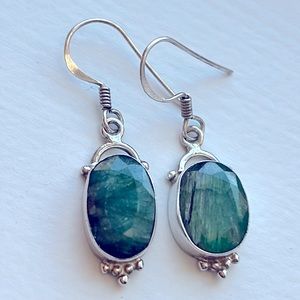 925S. Silver Natural Emerald Earrings